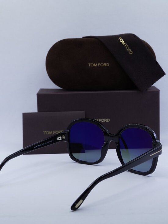 Tom Ford Hanley FT1034 01B Square Sunglasses - Shiny Black / Smoke Gradient main image 5